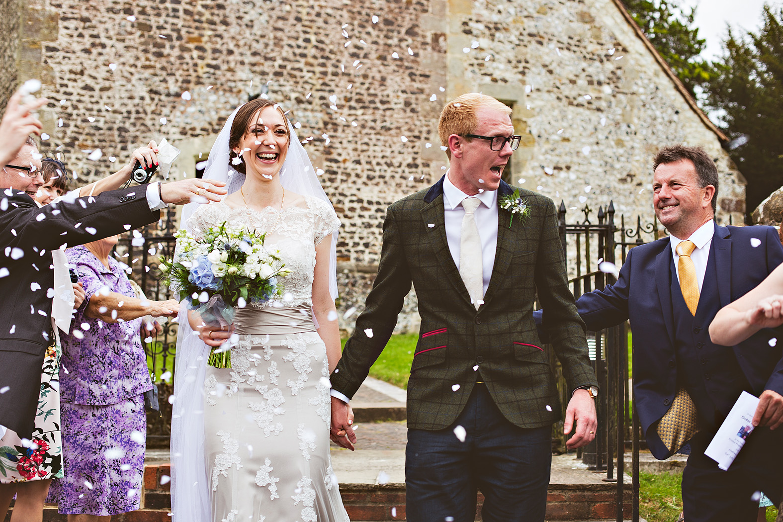 wedding photograper confetti